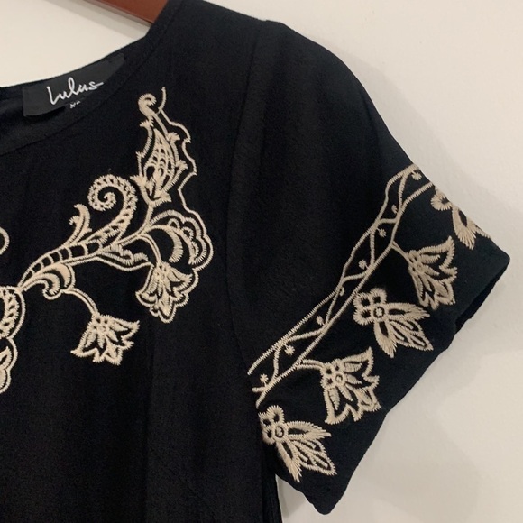 NWT Lulu’s XS Tale to Tell Beige and Black Embroidered Shift Dress - Picture 9 of 12
